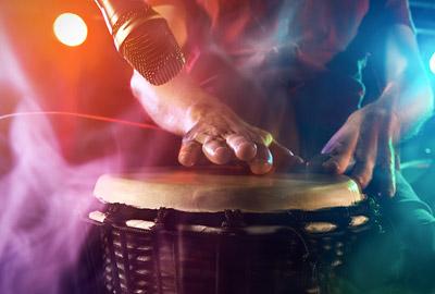 Latin percusion: Conga's, bongo's, timbalen