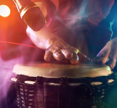 Latin percusion: Conga's, bongo's, timbalen
